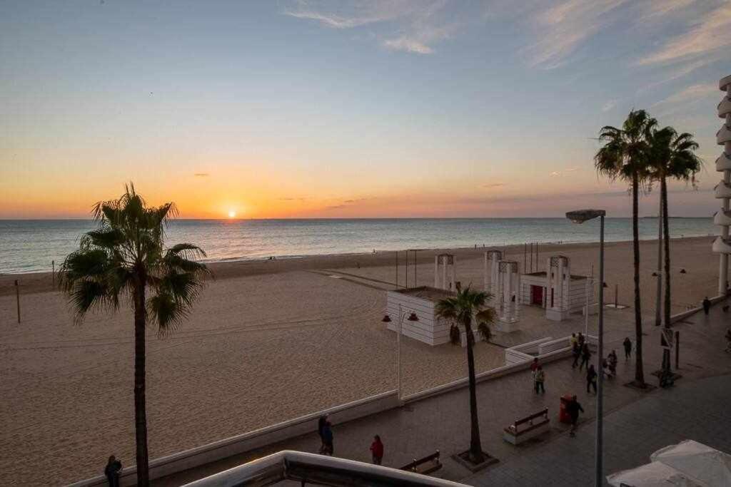 Preciado Apartamento Con Vistas Frontales Al Mar Cadiz Luaran gambar
